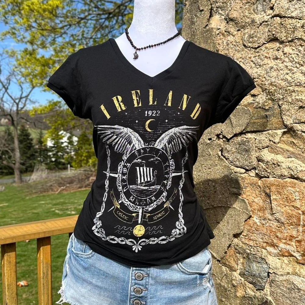 Black Ireland 1922 graphic tee with gold accents